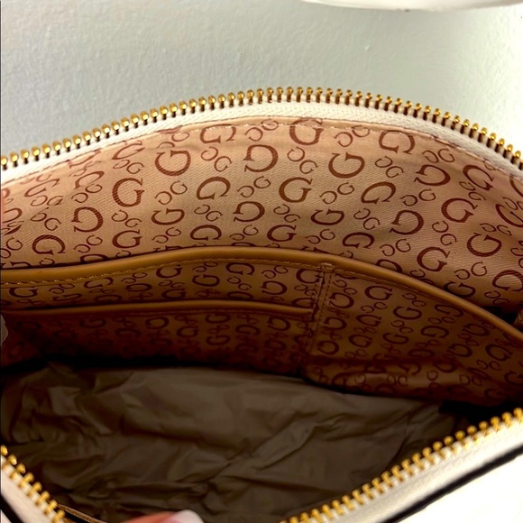 GUESS | White Shoulder/Crossbody Bag w/ Wallet 🤍 - Picture 8 of 12